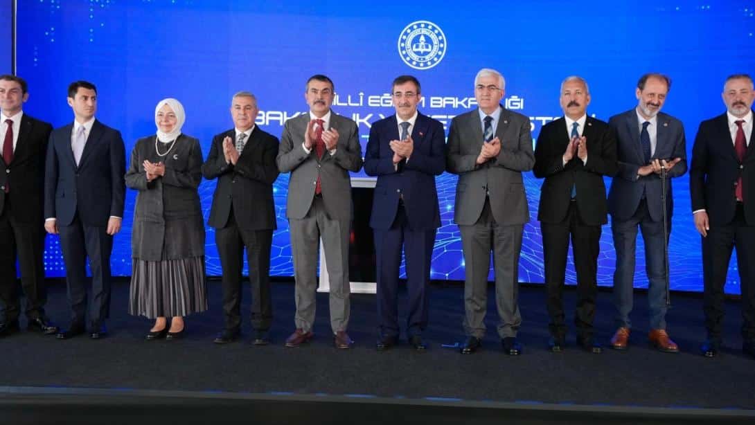 CUMHURBAŞKANI YARDIMCISI YILMAZ VE BAKAN TEKİN, 