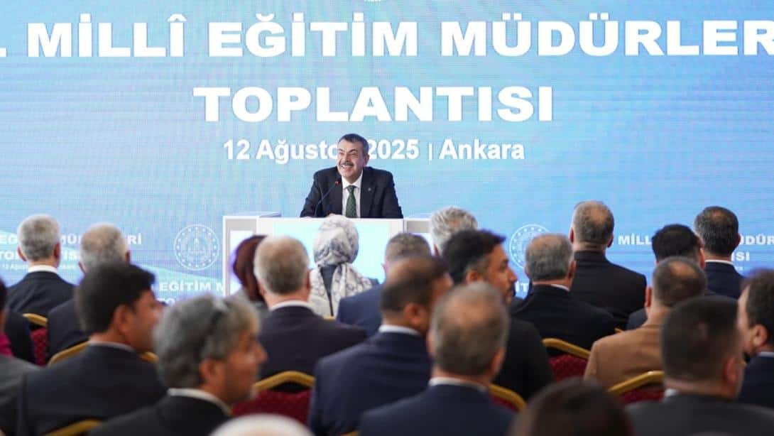 Millî Eğitim Bakanı Yusuf Tekin, 2025-2026 eğitim öğretim yılı hazırlıklarını değerlendirmek üzere Bakan Yardımcıları, birim amirleri ve 81 ilin millî eğitim müdürüyle bir araya geldi.