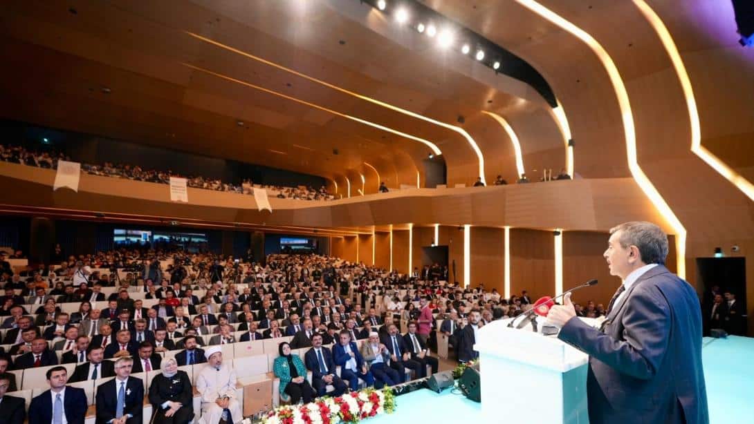 Millî Eğitim Bakanı Yusuf Tekin, Büyük Çamlıca Camisi 1071 Kongre ve Etkinlik Salonu'nda, Din Öğretimi Genel Müdürlüğü tarafından düzenlenen İmam Hatip Okullarının 74. Yılında Başarı Örnekleri Sergisi ve Ödül Töreni'ne katıldı. 